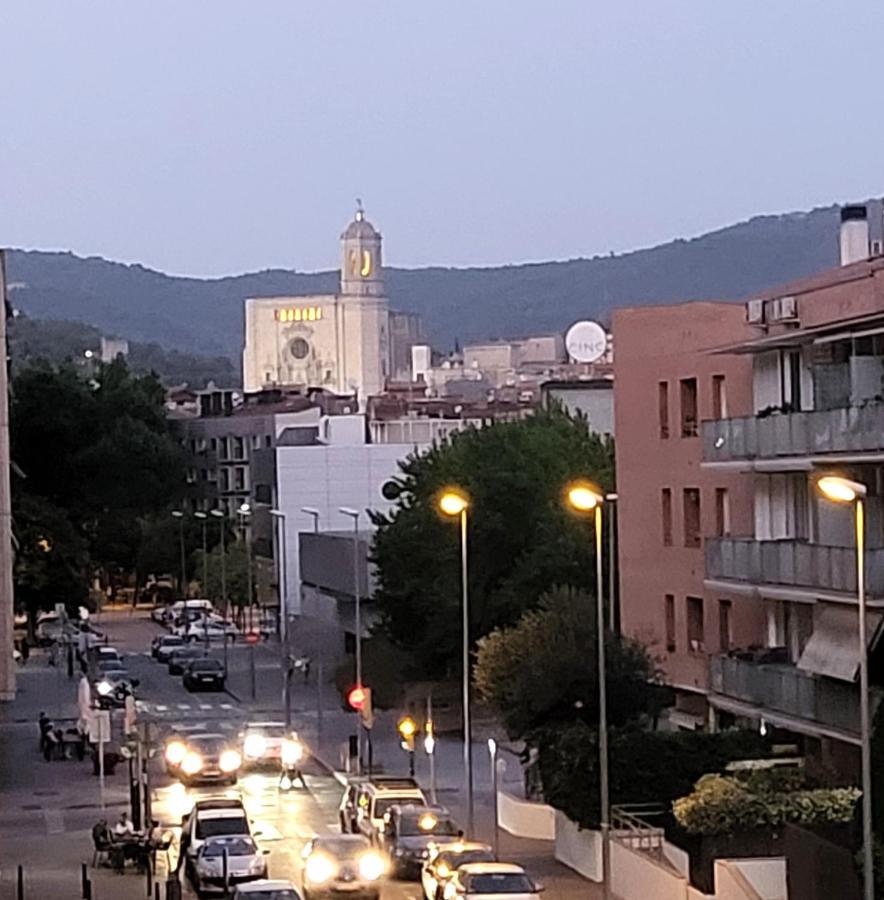 Modern Apartament Al Costat Del Parc De La Devesa Girona Dış mekan fotoğraf